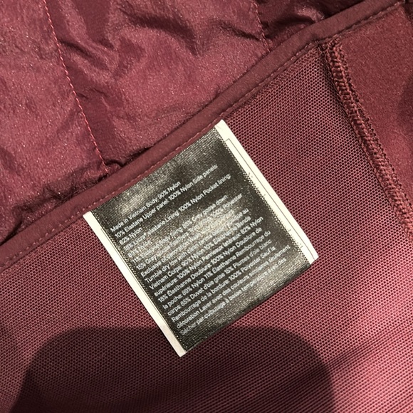Lululemon down vest burgundy colour. - Picture 4 of 5